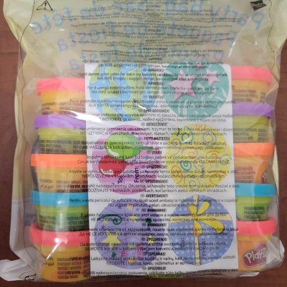 Hasbro Play-Doh Party Pack with Vibrant Colors 15 Can Nwt - Picture 4 of 5